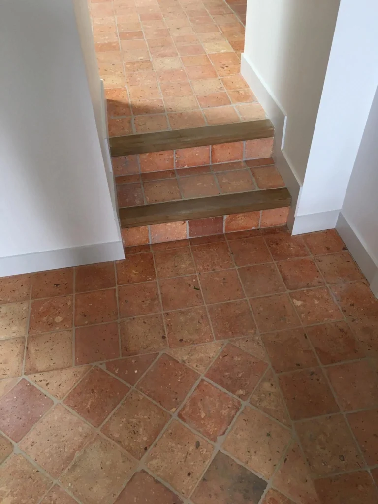 Pose d'un carrelage - Aménagement intérieur - Acari Finitions